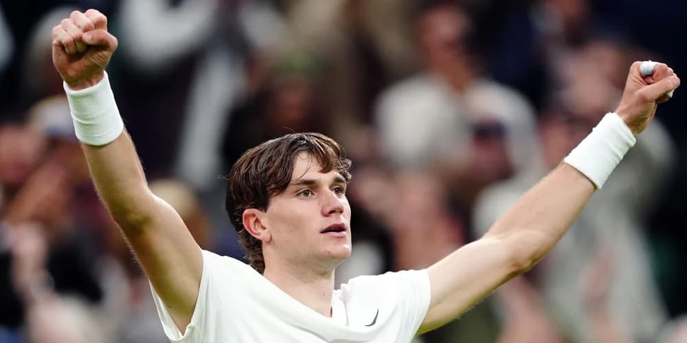 Jack Draper provides the thrills after taking Andy Murray’s Centre Court spot