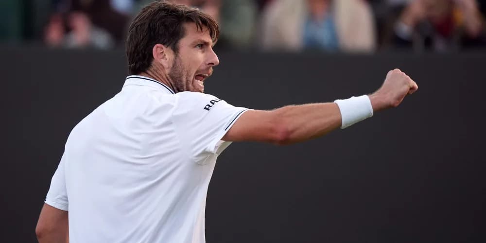 Cameron Norrie returns to winning ways with straight-sets success at Wimbledon