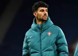 Chelsea and Newcastle Compete for Benfica's Araujo