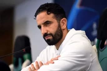 Ed Sheeran Disrupts Post-Match Interview After United Draw