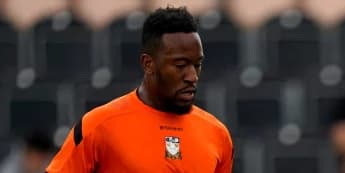 Nicke Kabamba fires Barnet to win over 10-man Aldershot
