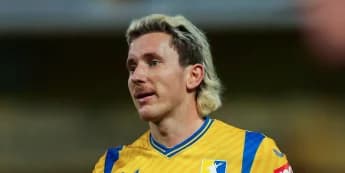 Aaron Lewis nets late winner for Mansfield against Shrewsbury