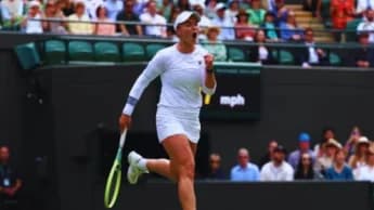 Krejcikova Shines in WTA Finals, Defeats Gauff to Advance