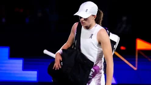 Krejcikova Eliminates Swiatek in WTA Finals Upset