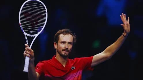 Medvedev Powers Past De Minaur in ATP Finals Showdown