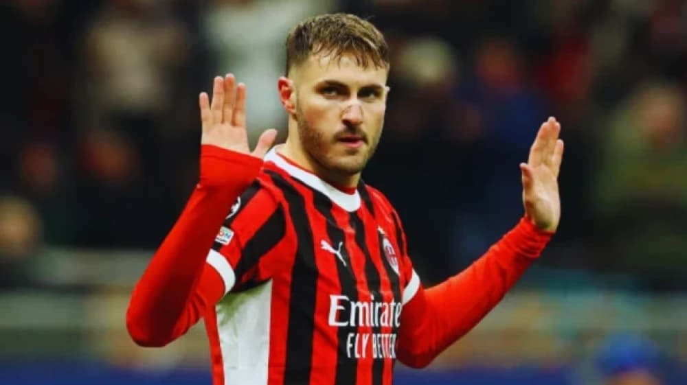 Santiago Gimenez: The Rising Star Redefining Striking Excellence