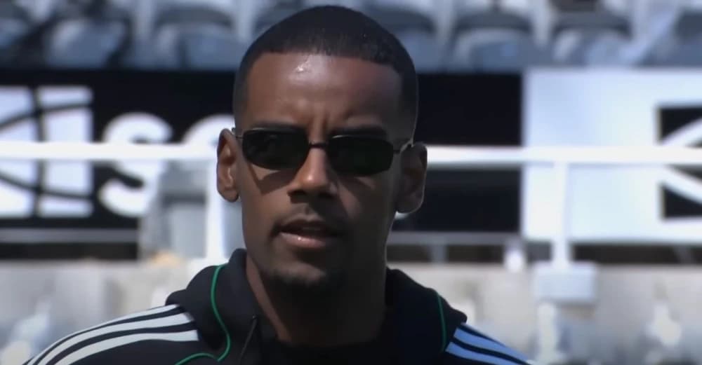 Liverpool Smash Transfer Record with £125m Alexander Isak Deal