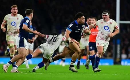 "Duhan van der Merwe Set to Extend Stay with Edinburgh Rugby"