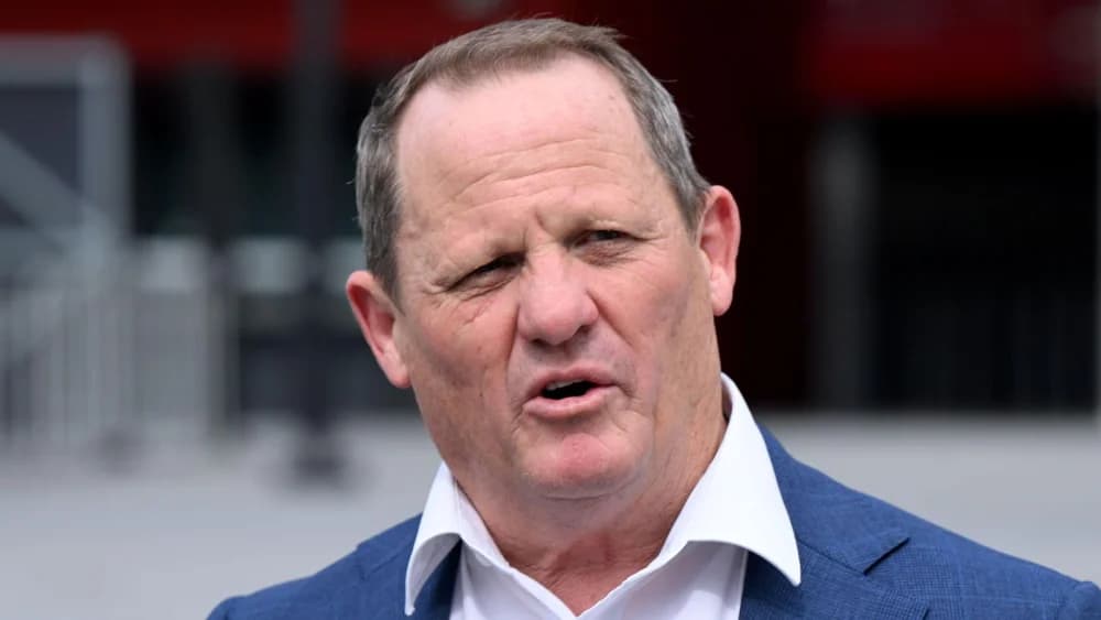 Kangaroos coach slams RFL for 'worst flights possible' as Ashes mind games begin